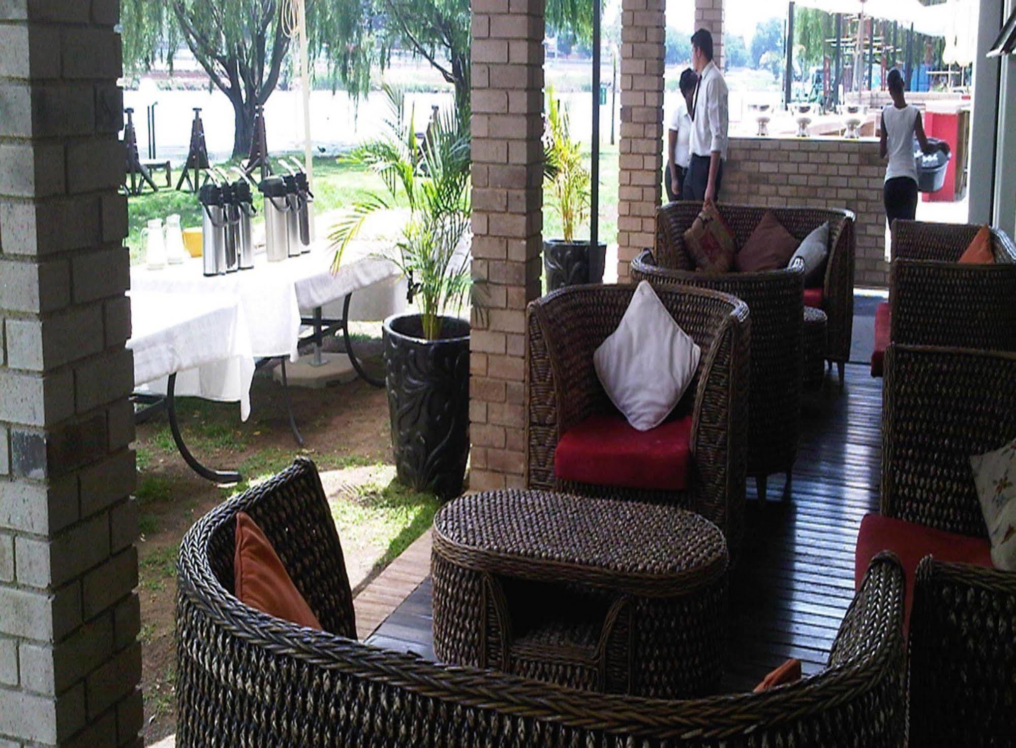 The Lakes Hotel & Conference Centre Benoni Exteriör bild